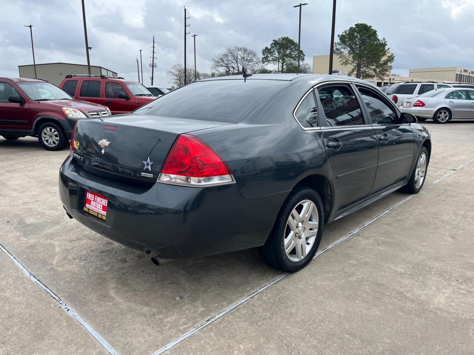 2016 GRAY /gray Chevrolet Impala Limited LT (2G1WB5E32G1) with an 3.6L V6 DOHC 16V FFV engine, 6-Speed Automatic transmission, located at 14700 Tomball Parkway 249, Houston, TX, 77086, (281) 444-2200, 29.928619, -95.504074 - Photo #6